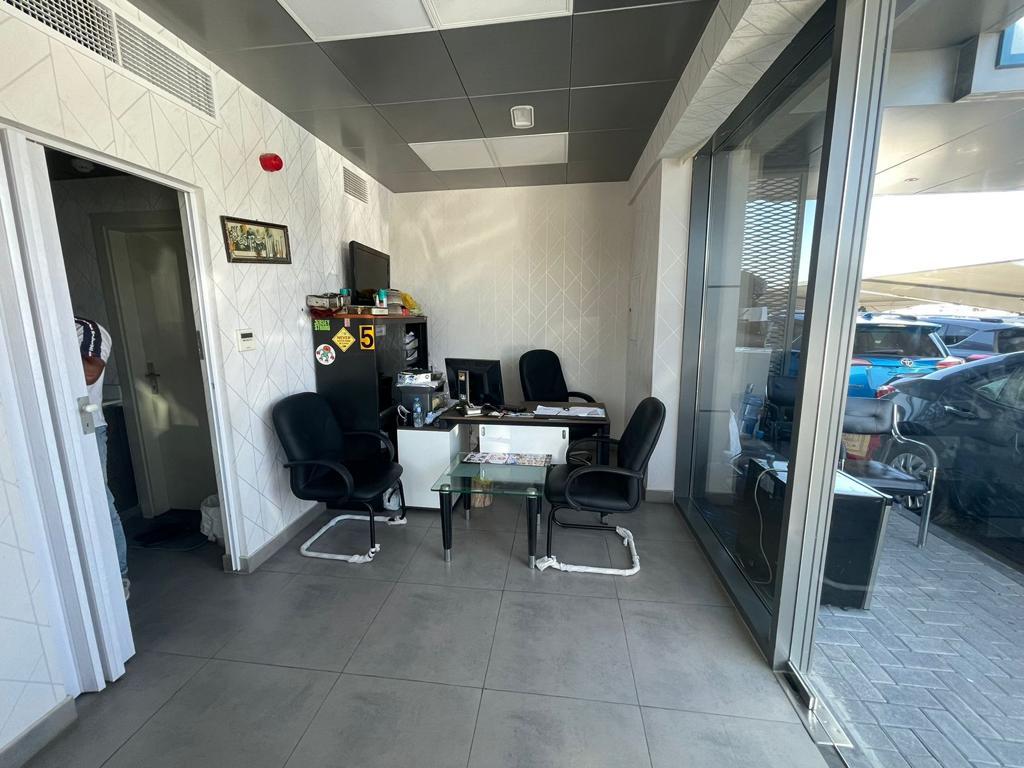 IN-OVATIVE AUTO WORKS client consultation office